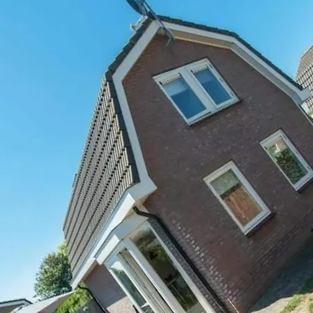 Ferienhaus Contemporary Family Haven In *
